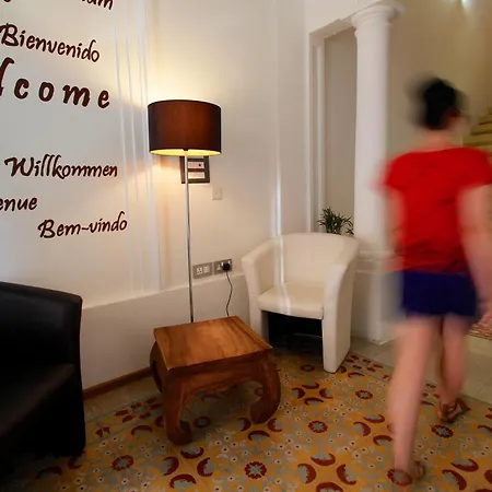 אכסניה Corner