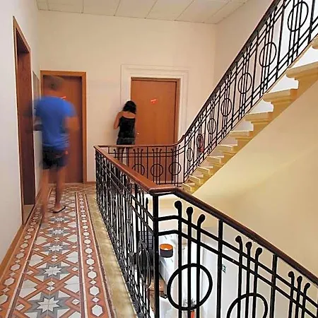 بيت شباب شباب كورنر *